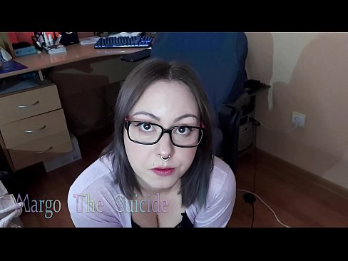 ❤️ Kynþokkafull stelpa með gleraugu sýgur dildó djúpt á myndavélinni ☑ Heimabakað klám á klám is.dienlanhbk.top ️❤